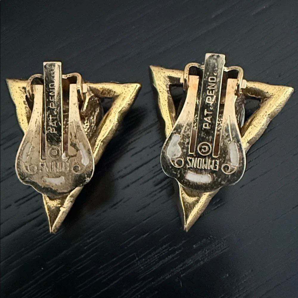 vintage Emmons gold-tone clip-on earrings - Picture 3 of 3